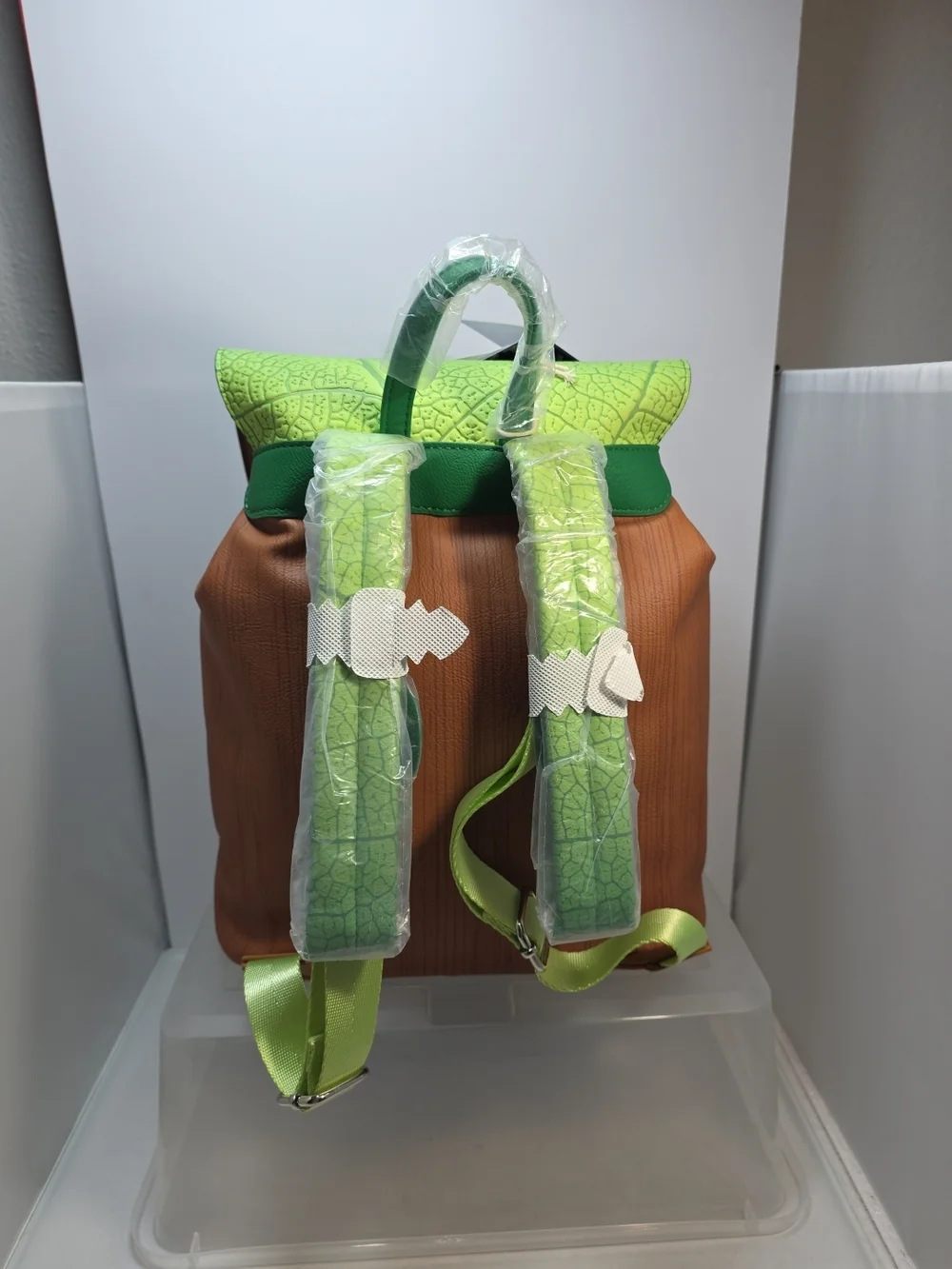 Loungefly Disney Pixar A Bug's Life Leaf Mini Backpack NWT - Picture 3 of 6